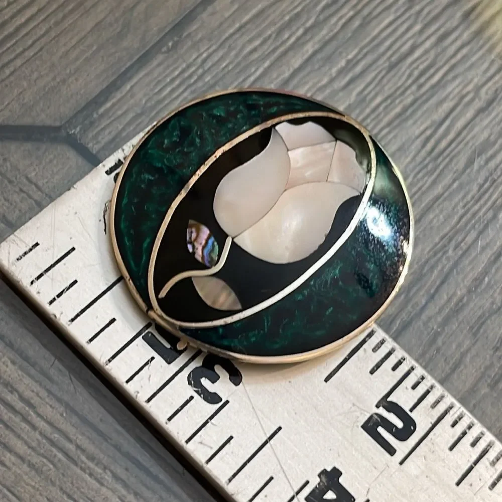 Vintage Alpaca Silver Round Tulip Pin with Mother of Pearl and Abalone Inlay